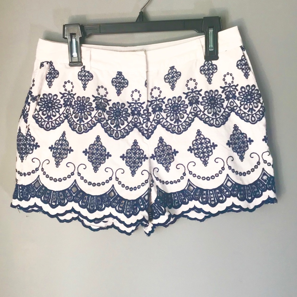 ⬇️PRICE DROP ⬇️Boden white/blue shorts. EUC